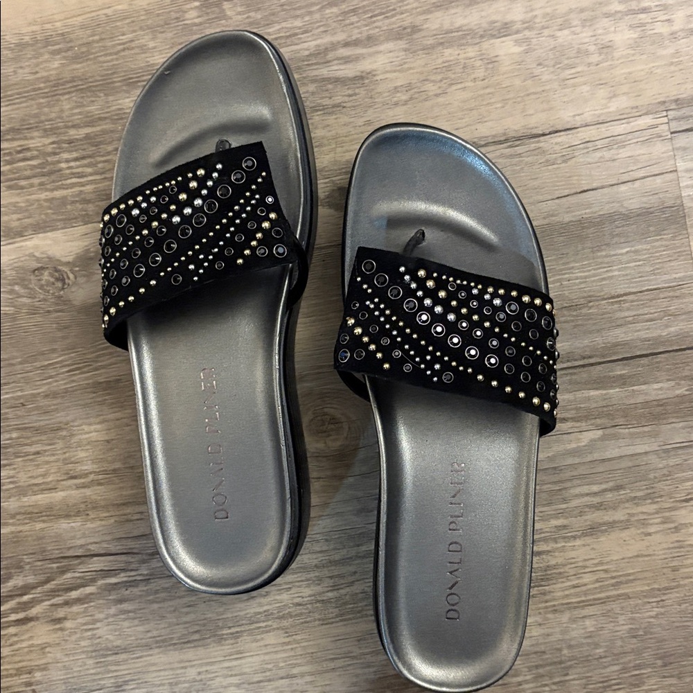 DONALD PLINER Black Sandals with Textured Soles